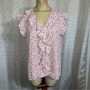 Everleigh Cream colored floral print ruffled front blouse, nwt, Small